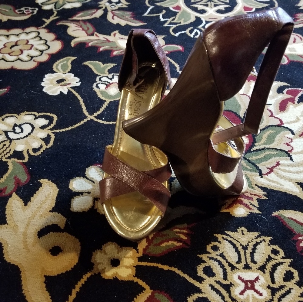 Heels - Picture 3 of 3